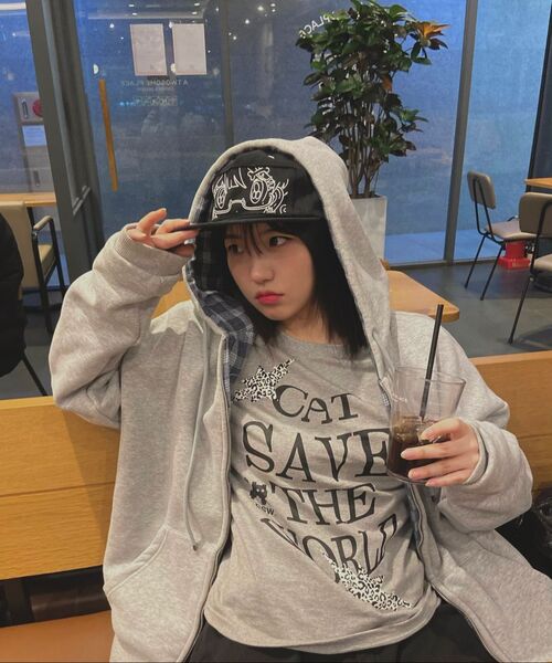CATSAVETHEWORLD(キャットセーブザワールド)の「カンナヒョピスター レタリング ロングスリーブTシャツ(Tシャツ/カットソー・レディース・ライトグレー系・FREE)」の5枚目の写真
