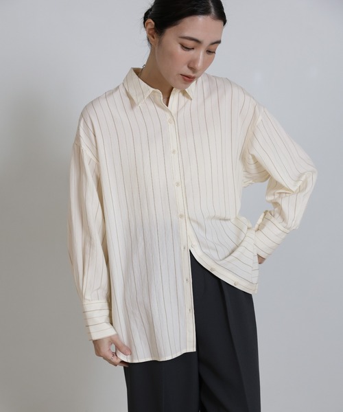 select MOCA（セレクトモカ）の「ダブルラインストライプシャツ（シャツ/ブラウス・レディース・チャコールグレー/アイボリー/ライトブルー・FREE）」の2枚目の写真