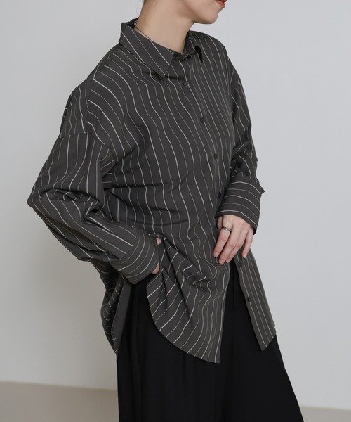 select MOCA（セレクトモカ）の「ダブルラインストライプシャツ（シャツ/ブラウス・レディース・チャコールグレー/アイボリー/ライトブルー・FREE）」の5枚目の写真