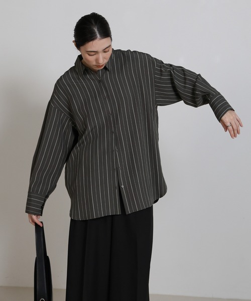 select MOCA（セレクトモカ）の「ダブルラインストライプシャツ（シャツ/ブラウス・レディース・チャコールグレー/アイボリー/ライトブルー・FREE）」の6枚目の写真