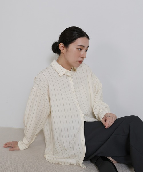 select MOCA（セレクトモカ）の「ダブルラインストライプシャツ（シャツ/ブラウス・レディース・チャコールグレー/アイボリー/ライトブルー・FREE）」の17枚目の写真