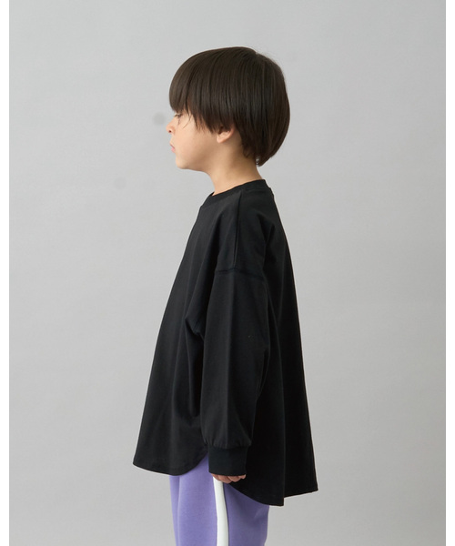 b・ROOM（ビールーム）の「【デイリースタンダードウェアシリーズ】ゆるっとオーバーサイズのシンプル長袖Tシャツ（Tシャツ/カットソー・キッズ・マスタード/グリーン系その他/アイボリー/トップグレー/ブルー系その他/ライラック/ブラック/ブルーグレー・130cm/140cm/150cm/100cm/110cm/120cm）」の2枚目の写真
