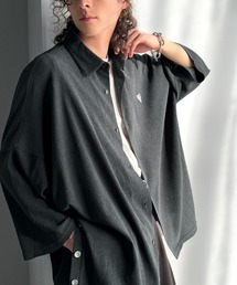 Java（ジャバ）の「《JaVaジャバコラボ》スリットボタン仕様リンクル加工オーバーサイズドルマンシャツ（シャツ/ブラウス）」