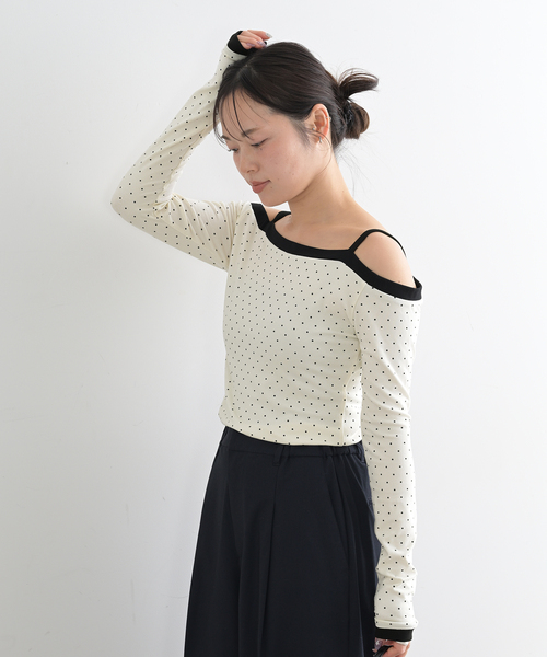 U by SPICK&SPAN（ユーバイスピックアンドスパン）の「ドットプリントオフショルトップス（Tシャツ/カットソー・レディース・ホワイト/ブラック・FREE）」の7枚目の写真