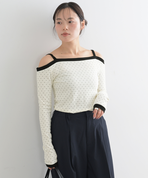 U by SPICK&SPAN（ユーバイスピックアンドスパン）の「ドットプリントオフショルトップス（Tシャツ/カットソー・レディース・ホワイト/ブラック・FREE）」の10枚目の写真