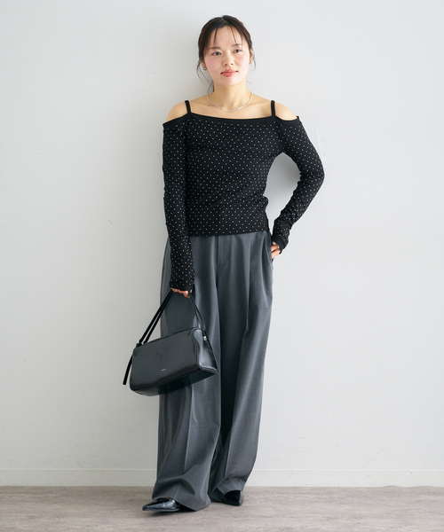 U by SPICK&SPAN（ユーバイスピックアンドスパン）の「ドットプリントオフショルトップス（Tシャツ/カットソー・レディース・ホワイト/ブラック・FREE）」の16枚目の写真