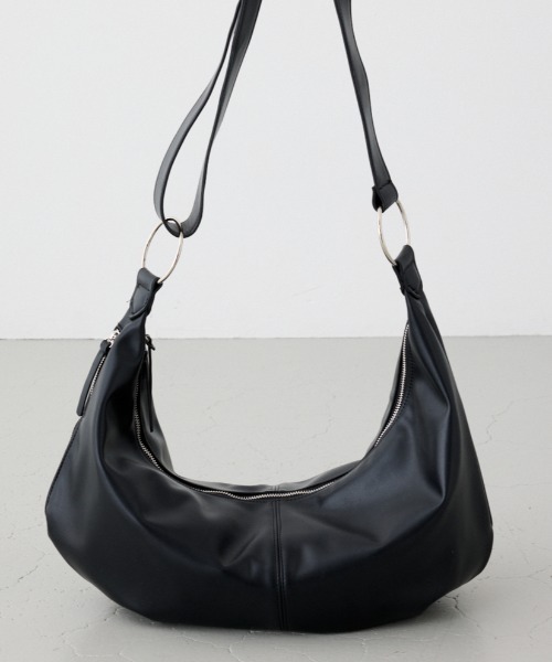 AZUL by moussy(アズールバイマウジー)の「合皮ショルダーBAG(ショルダーバッグ・メンズ・ブラック/グレー・FREE)」の2枚目の写真
