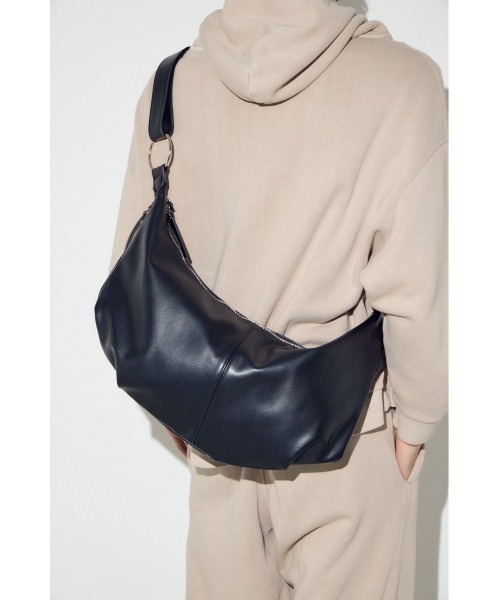 AZUL by moussy(アズールバイマウジー)の「合皮ショルダーBAG(ショルダーバッグ・メンズ・ブラック/グレー・FREE)」の4枚目の写真