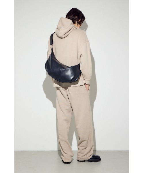 AZUL by moussy(アズールバイマウジー)の「合皮ショルダーBAG(ショルダーバッグ・メンズ・ブラック/グレー・FREE)」の5枚目の写真