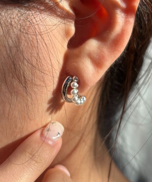 GOLDY（ゴールディ）の「〈GOLDY/ゴールディ〉2連パールコンビイヤリング（イヤリング・レディース・ゴールド/シルバー・FREE）」の3枚目の写真