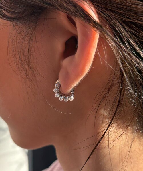 GOLDY（ゴールディ）の「〈GOLDY/ゴールディ〉2連パールコンビイヤリング（イヤリング・レディース・ゴールド/シルバー・FREE）」の4枚目の写真