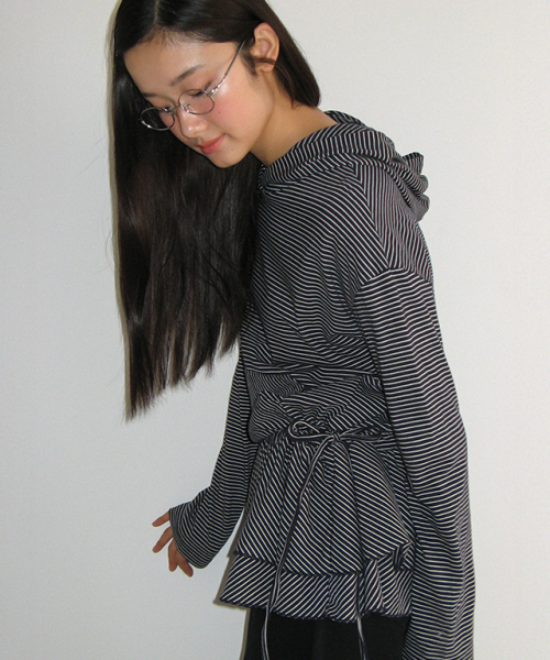 RONRON(ロンロン)の「STRIPE RUFFLE LAYERED HOODED LONG SLEEVE NAVY(Tシャツ/カットソー・レディース・その他・FREE)」の1枚目の写真