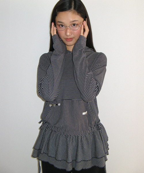 RONRON(ロンロン)の「STRIPE RUFFLE LAYERED HOODED LONG SLEEVE NAVY(Tシャツ/カットソー・レディース・その他・FREE)」の2枚目の写真