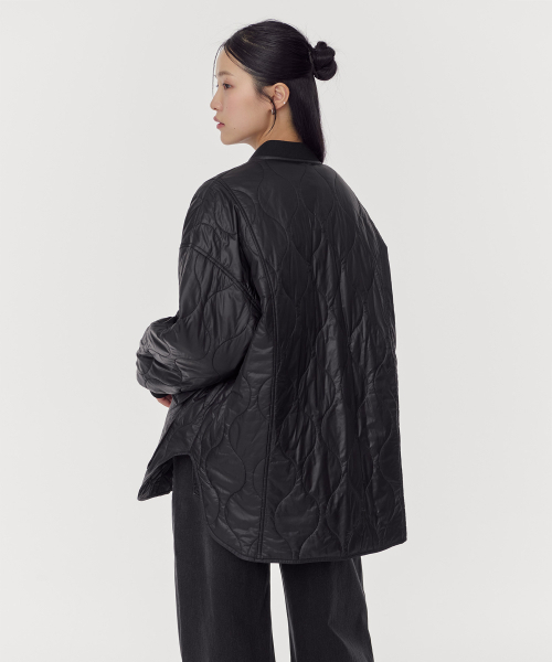 MUSINSA STANDARD WOMAN（ムシンサスタンダードウーマン）の「ウィメンズオーバーサイズオニオンキルティングジャケット[ブラック]（その他アウター・レディース・その他・SMALL/MEDIUM/X-SMALL/LARGE）」の4枚目の写真