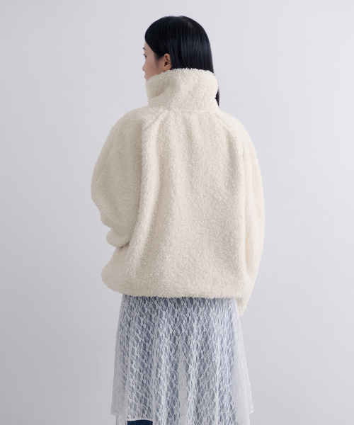 MUSINSA STANDARD WOMAN（ムシンサスタンダードウーマン）の「ウィメンズオーバーサイズテディフリースハイネックジップアップジャケット[クリーム]（その他アウター・レディース・その他・LARGE/MEDIUM/SMALL/X-SMALL）」の2枚目の写真