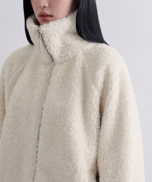 MUSINSA STANDARD WOMAN（ムシンサスタンダードウーマン）の「ウィメンズオーバーサイズテディフリースハイネックジップアップジャケット[クリーム]（その他アウター・レディース・その他・LARGE/MEDIUM/SMALL/X-SMALL）」の3枚目の写真
