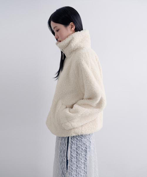 MUSINSA STANDARD WOMAN（ムシンサスタンダードウーマン）の「ウィメンズオーバーサイズテディフリースハイネックジップアップジャケット[クリーム]（その他アウター・レディース・その他・LARGE/MEDIUM/SMALL/X-SMALL）」の9枚目の写真