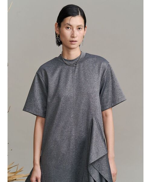 UN3D.（アンスリード）の「ASYMMETRY RUFFLE JERSEY OP / アシンメトリーラッフルジャージーワンピース（ワンピース・レディース・ブラック/グレー・38/36）」の5枚目の写真