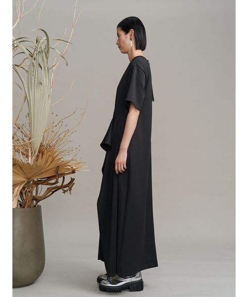 UN3D.（アンスリード）の「ASYMMETRY RUFFLE JERSEY OP / アシンメトリーラッフルジャージーワンピース（ワンピース・レディース・ブラック/グレー・38/36）」の9枚目の写真
