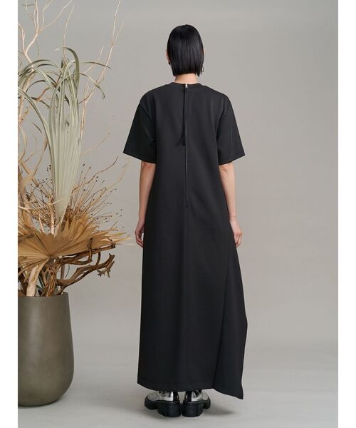 UN3D.（アンスリード）の「ASYMMETRY RUFFLE JERSEY OP / アシンメトリーラッフルジャージーワンピース（ワンピース・レディース・ブラック/グレー・38/36）」の10枚目の写真