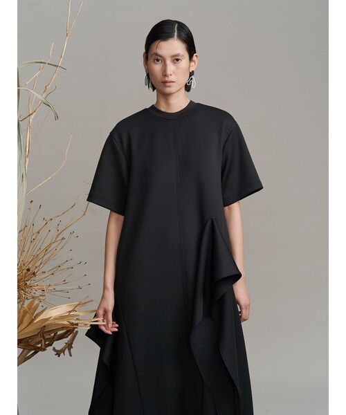UN3D.（アンスリード）の「ASYMMETRY RUFFLE JERSEY OP / アシンメトリーラッフルジャージーワンピース（ワンピース・レディース・ブラック/グレー・38/36）」の11枚目の写真