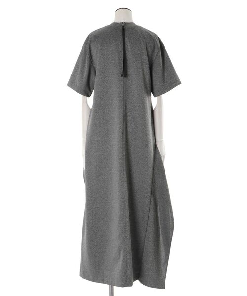 UN3D.（アンスリード）の「ASYMMETRY RUFFLE JERSEY OP / アシンメトリーラッフルジャージーワンピース（ワンピース・レディース・ブラック/グレー・38/36）」の15枚目の写真