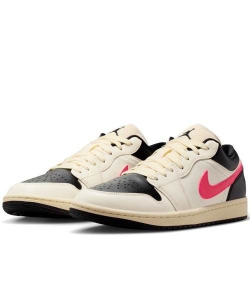 JORDAN BRAND(ジョーダンブランド)の「JORDAN BRAND Air Jordan 1 Low(ジョーダンブランド ウィメンズ エア ジョーダン 1 LOW)(スニーカー・レディース・ベージュ系・23cm/23.5cm/24cm/24.5cm/25cm/25.5cm/26cm/26.5cm/27cm/27.5cm/28cm/28.5cm/29cm)」の1枚目の写真