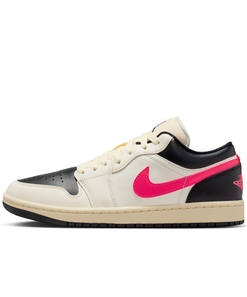 JORDAN BRAND(ジョーダンブランド)の「JORDAN BRAND Air Jordan 1 Low(ジョーダンブランド ウィメンズ エア ジョーダン 1 LOW)(スニーカー・レディース・ベージュ系・23cm/23.5cm/24cm/24.5cm/25cm/25.5cm/26cm/26.5cm/27cm/27.5cm/28cm/28.5cm/29cm)」の2枚目の写真