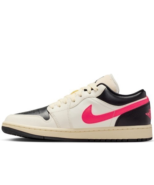 JORDAN BRAND(ジョーダンブランド)の「JORDAN BRAND Air Jordan 1 Low(ジョーダンブランド ウィメンズ エア ジョーダン 1 LOW)(スニーカー・レディース・ベージュ系・23cm/23.5cm/24cm/24.5cm/25cm/25.5cm/26cm/26.5cm/27cm/27.5cm/28cm/28.5cm/29cm)」の3枚目の写真