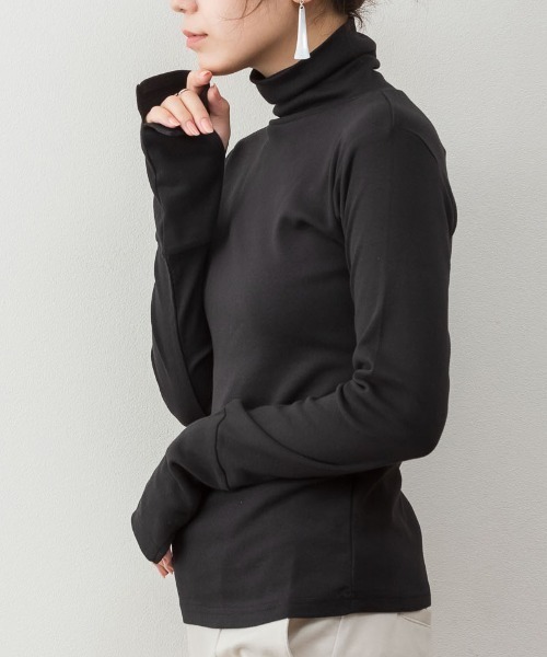 aity(アイティ)の「M-4L ハイネック指穴付きカットソー(Tシャツ/カットソー・レディース・オフホワイト/カーキ/チャコールグレー/ブラック/グレイッシュベージュ・4L/3L/LL/L/M)」の14枚目の写真