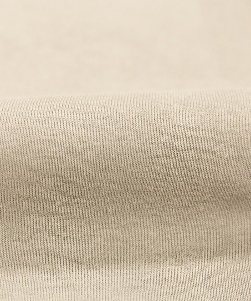 aity(アイティ)の「M-4L ハイネック指穴付きカットソー(Tシャツ/カットソー・レディース・オフホワイト/カーキ/チャコールグレー/ブラック/グレイッシュベージュ・4L/3L/LL/L/M)」の6枚目の写真