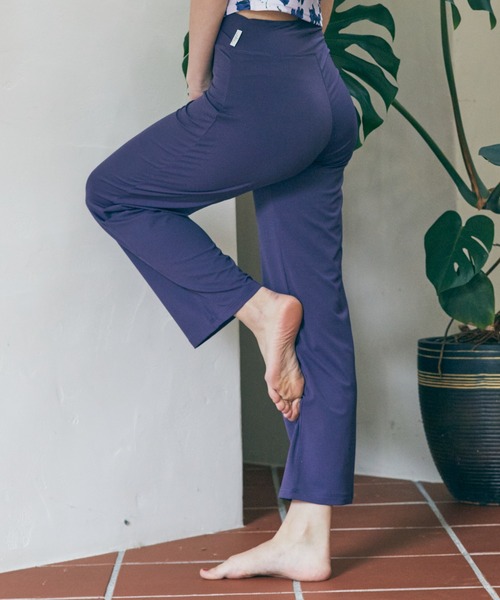 Julier Yoga and Relax(ジュリエヨガアンドリラックス)の「Julier エコシーベア天フレアレギンス(レギンス/スパッツ・レディース・パープル/ブラック・1/0)」の13枚目の写真