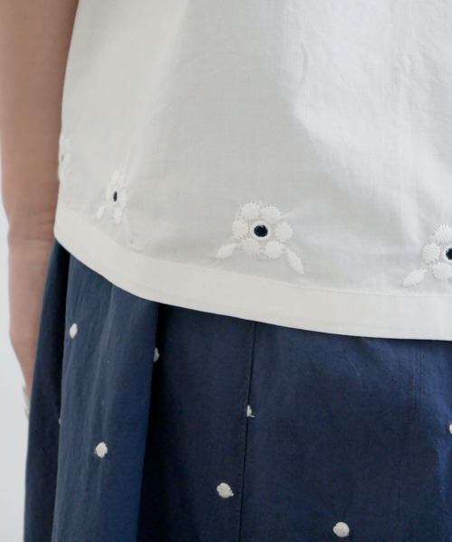 PAR ICI(パーリッシィ)の「お花カットワーク刺繍セーラーブラウス(シャツ/ブラウス・レディース・ホワイト/ネイビー・FREE)」の6枚目の写真