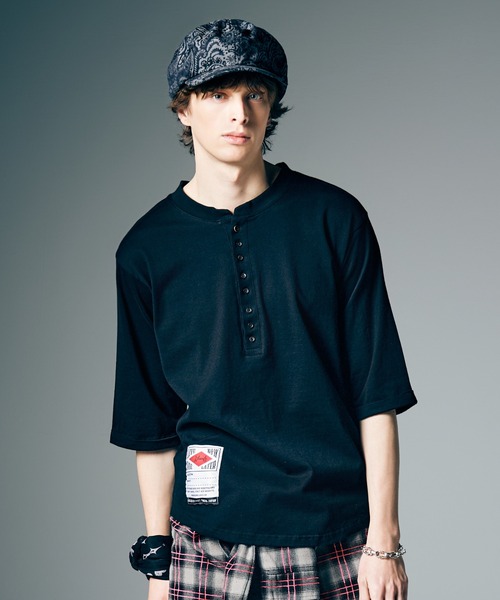 glamb(グラム)の「Augusta Cutsew / オーガスタカットソー(Tシャツ/カットソー・メンズ・ホワイト/グリーン/ブラック・S/M/L)」の3枚目の写真