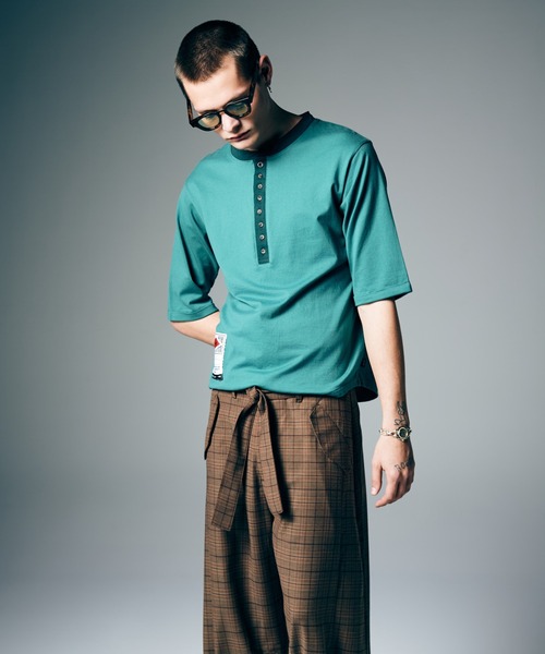 glamb(グラム)の「Augusta Cutsew / オーガスタカットソー(Tシャツ/カットソー・メンズ・ホワイト/グリーン/ブラック・S/M/L)」の11枚目の写真