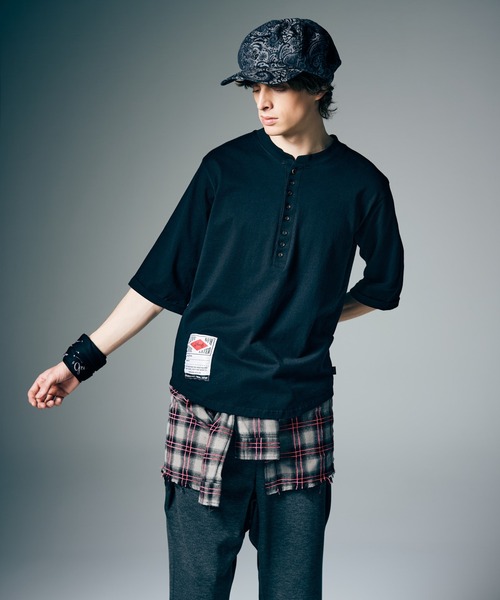glamb(グラム)の「Augusta Cutsew / オーガスタカットソー(Tシャツ/カットソー・メンズ・ホワイト/グリーン/ブラック・S/M/L)」の9枚目の写真