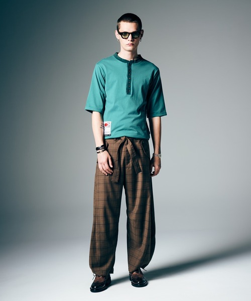 glamb(グラム)の「Augusta Cutsew / オーガスタカットソー(Tシャツ/カットソー・メンズ・ホワイト/グリーン/ブラック・S/M/L)」の15枚目の写真