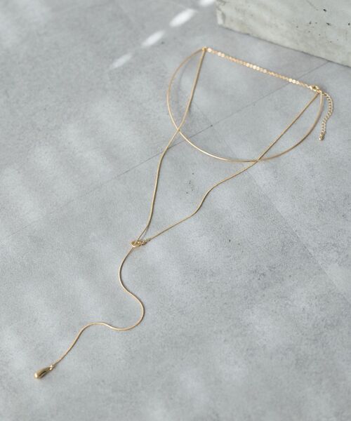 YECCA VECCA（イェッカヴェッカ）の「ハーフチョーカーY字ネックレス（ネックレス・レディース・ゴールド/シルバー・FREE）」の2枚目の写真
