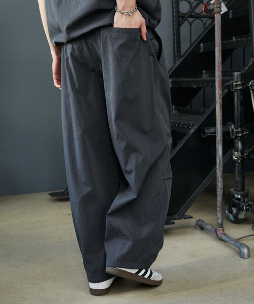 UMBRO（アンブロ）の「UMBRO × PUBLUX/アンブロ ＜機能性素材＞別注　ワンポイントロゴタックパンツ　限定展開（その他パンツ・メンズ・ブラック/チャコールグレー・LARGE/MEDIUM）」の7枚目の写真