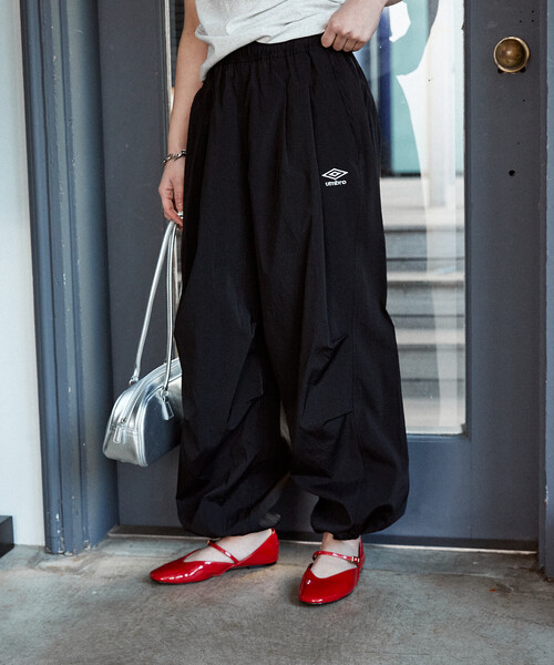 UMBRO（アンブロ）の「UMBRO × PUBLUX/アンブロ ＜機能性素材＞別注　ワンポイントロゴタックパンツ　限定展開（その他パンツ・メンズ・ブラック/チャコールグレー・LARGE/MEDIUM）」の14枚目の写真