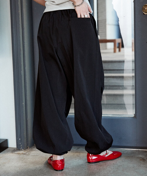 UMBRO（アンブロ）の「UMBRO × PUBLUX/アンブロ ＜機能性素材＞別注　ワンポイントロゴタックパンツ　限定展開（その他パンツ・メンズ・ブラック/チャコールグレー・LARGE/MEDIUM）」の16枚目の写真