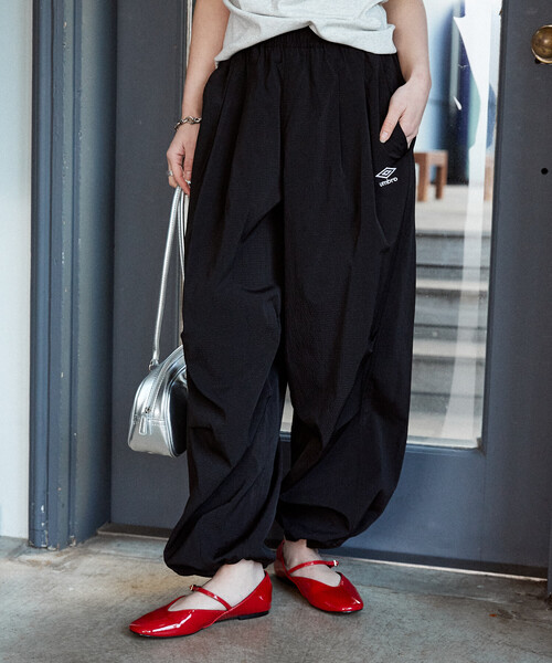 UMBRO（アンブロ）の「UMBRO × PUBLUX/アンブロ ＜機能性素材＞別注　ワンポイントロゴタックパンツ　限定展開（その他パンツ・メンズ・ブラック/チャコールグレー・LARGE/MEDIUM）」の17枚目の写真