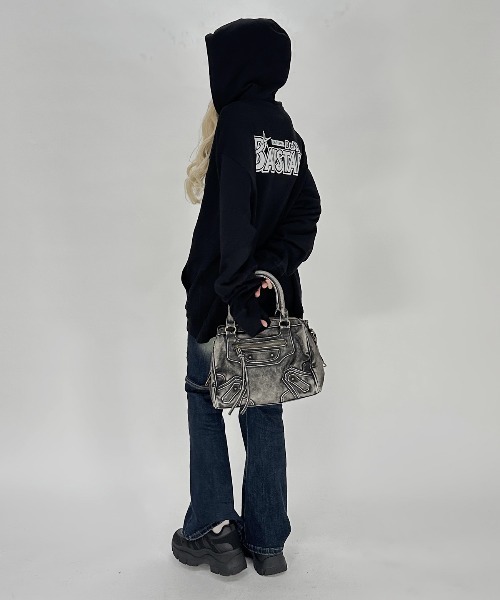 MATU:TA（マトゥータ）の「BAYSTARS HOODIE/【野球観戦コーデ】横浜DeNAベイスターズ ユニセックス 男女兼用 フードパーカー オーバーサイズ トップス 刺繍 シンプル 2カラー ブラック グレー [横浜 DeNA BAYSTARS 公式ライセンス商品]（パーカー・レディース・グレー/ブラック・FREE）」の14枚目の写真