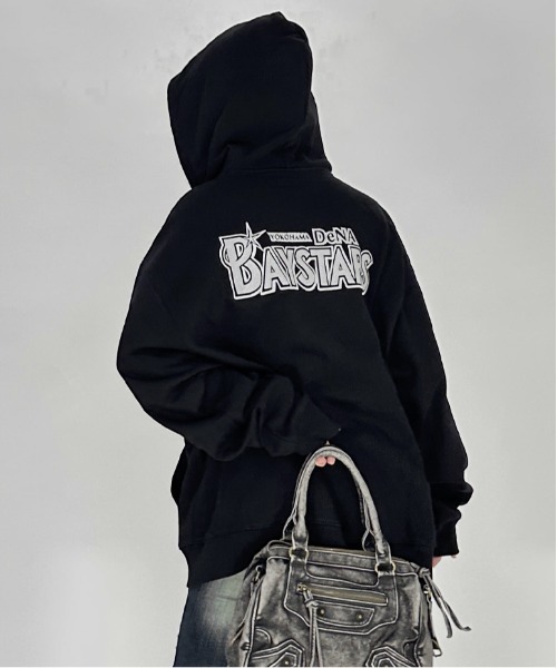 MATU:TA（マトゥータ）の「BAYSTARS HOODIE/【野球観戦コーデ】横浜DeNAベイスターズ ユニセックス 男女兼用 フードパーカー オーバーサイズ トップス 刺繍 シンプル 2カラー ブラック グレー [横浜 DeNA BAYSTARS 公式ライセンス商品]（パーカー・レディース・グレー/ブラック・FREE）」の13枚目の写真