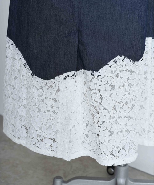 Eimee Law(エイミーロウ)の「レーストリムデニムワンピース(ワンピース・レディース・ブルー/ネイビー/ブラック・FREE)」の4枚目の写真