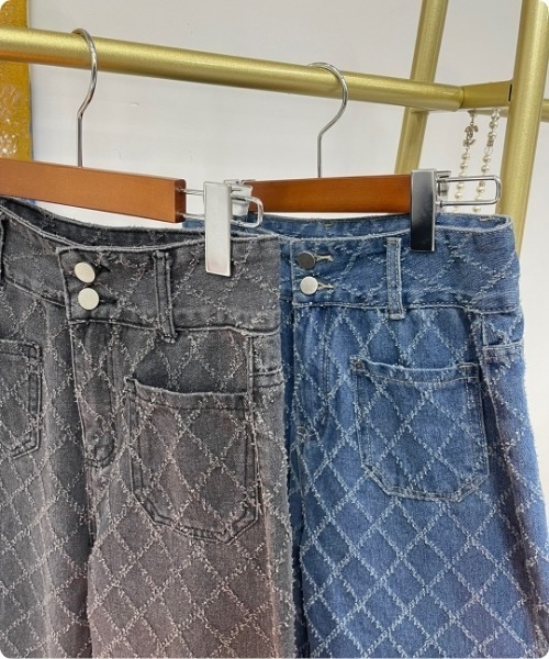 I.O.E（アイオイ）の「ダイヤパターン ハイウエストデニム（デニムパンツ・レディース・ブラック/ブルー・MEDIUM/LARGE/SMALL）」の17枚目の写真