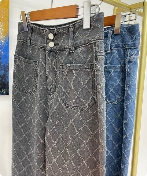 I.O.E（アイオイ）の「ダイヤパターン ハイウエストデニム（デニムパンツ・レディース・ブラック/ブルー・MEDIUM/LARGE/SMALL）」の20枚目の写真