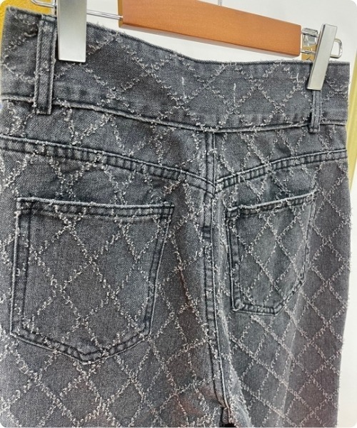 I.O.E（アイオイ）の「ダイヤパターン ハイウエストデニム（デニムパンツ・レディース・ブラック/ブルー・MEDIUM/LARGE/SMALL）」の21枚目の写真