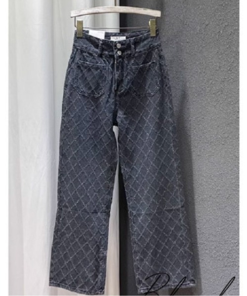 I.O.E（アイオイ）の「ダイヤパターン ハイウエストデニム（デニムパンツ・レディース・ブラック/ブルー・MEDIUM/LARGE/SMALL）」の16枚目の写真