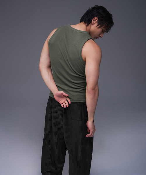 BORN TO WIN（ボーントゥウィン）の「B PENDANT PIGMENT RIBBED SLEEVELESS [KHAKI]（Tシャツ/カットソー・メンズ・その他・1/2/4/3）」の4枚目の写真